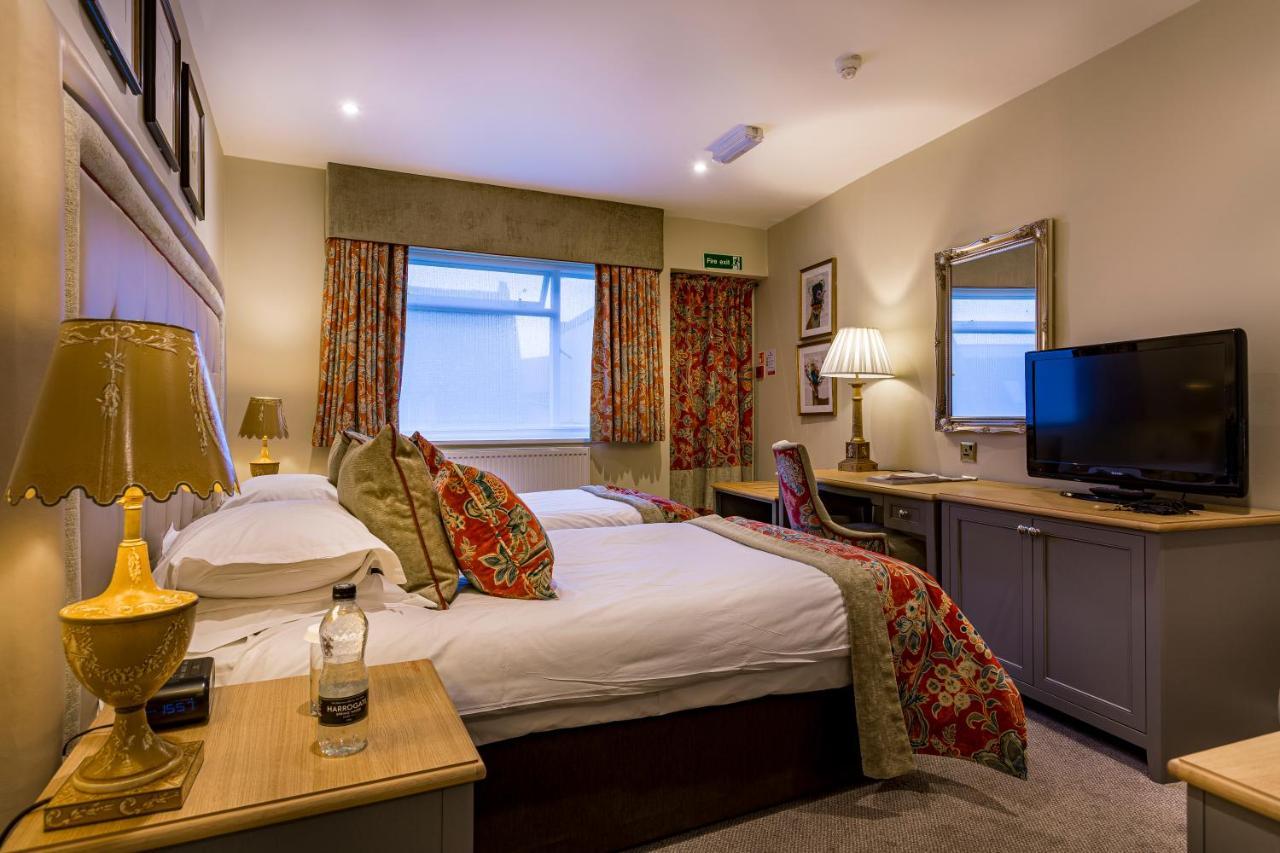 The Talbot Hotel, Oundle , Near Peterborough Bagian luar foto