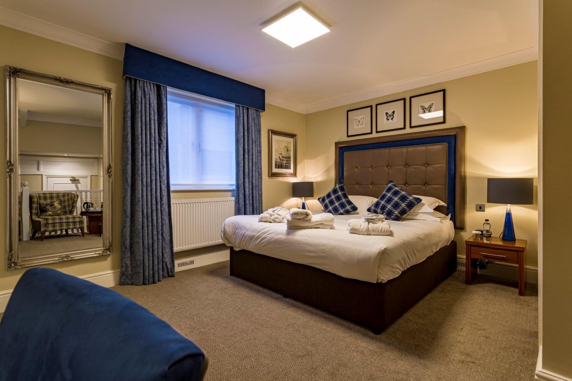The Talbot Hotel, Oundle , Near Peterborough Bagian luar foto