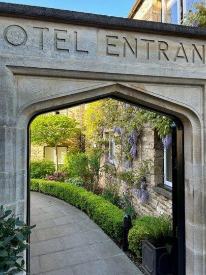 The Talbot Hotel, Oundle , Near Peterborough Bagian luar foto
