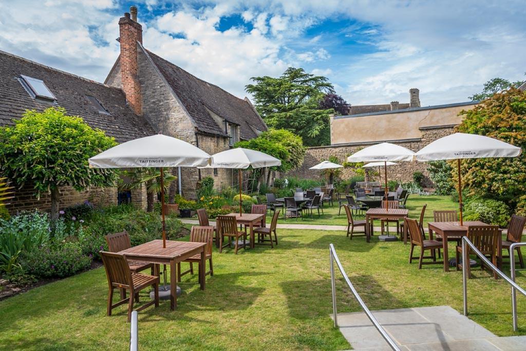 The Talbot Hotel, Oundle , Near Peterborough Bagian luar foto