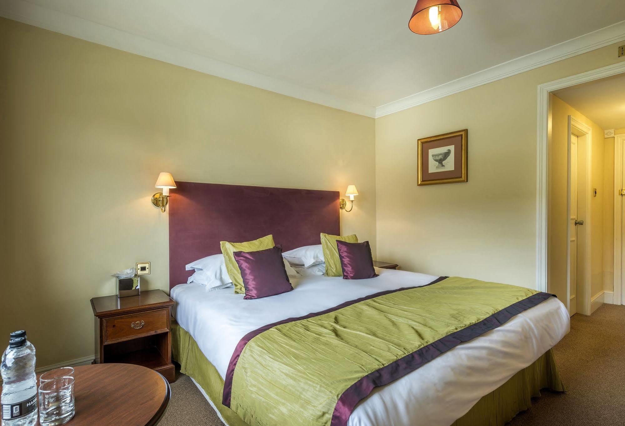 The Talbot Hotel, Oundle , Near Peterborough Bagian luar foto